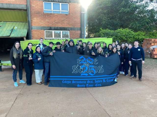Los chicos de la Promo de Secundaria del IBC visitaron la Planta de Separación de Residuos Reciclables